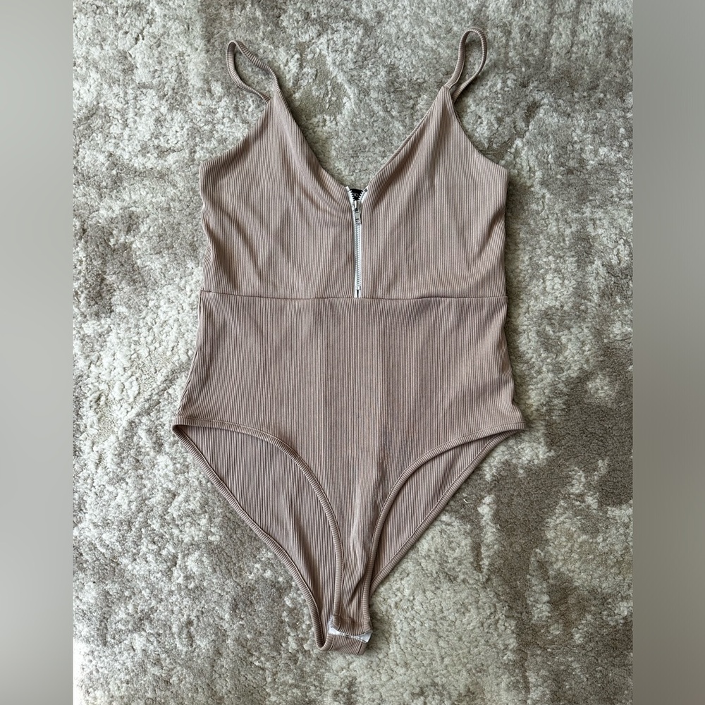 Boohoo- light pink body suit